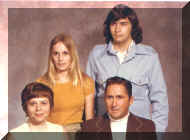 1977familypic.jpg (66710 bytes)